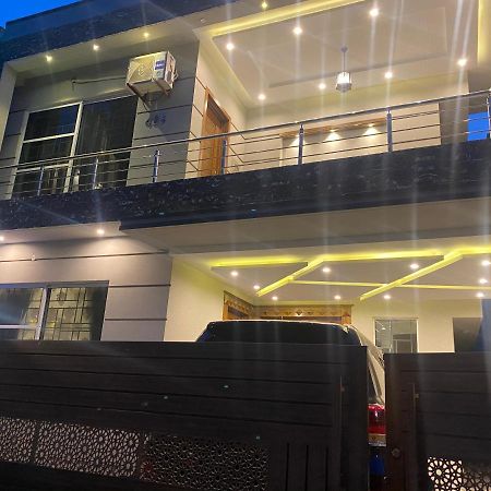 Luxury Guest House In Bahria Town Rávalpindí Exteriér fotografie