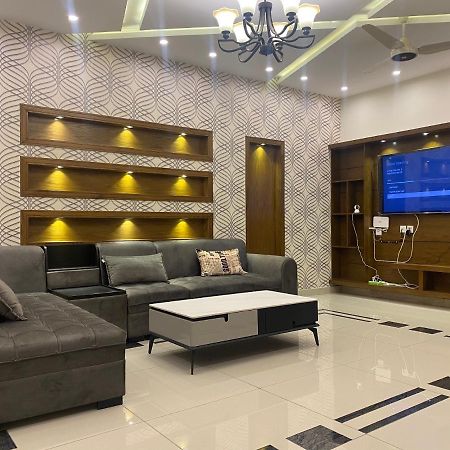 Luxury Guest House In Bahria Town Rávalpindí Exteriér fotografie