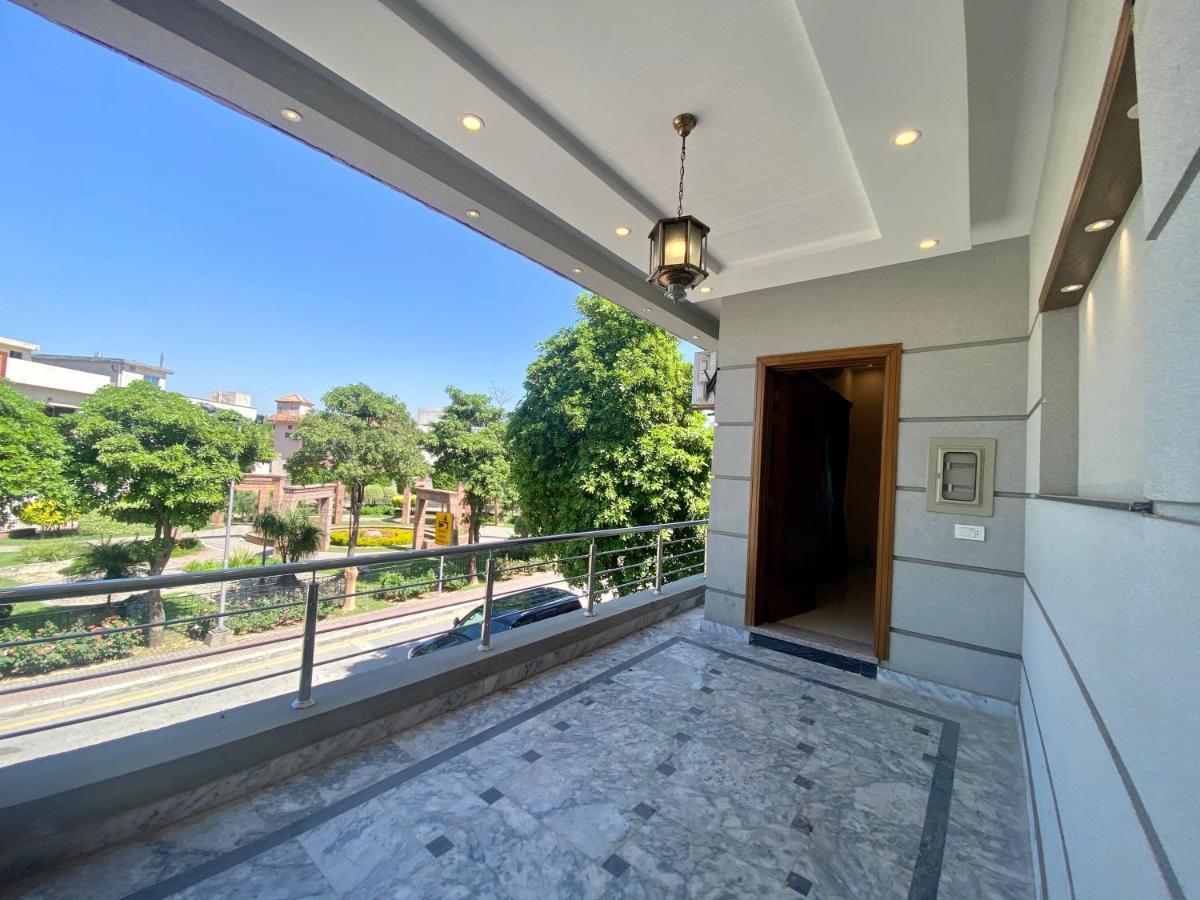Luxury Guest House In Bahria Town Rávalpindí Exteriér fotografie